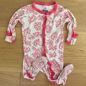 Ruffle Kickee Pant pink branch pajamas. 0-3 m.